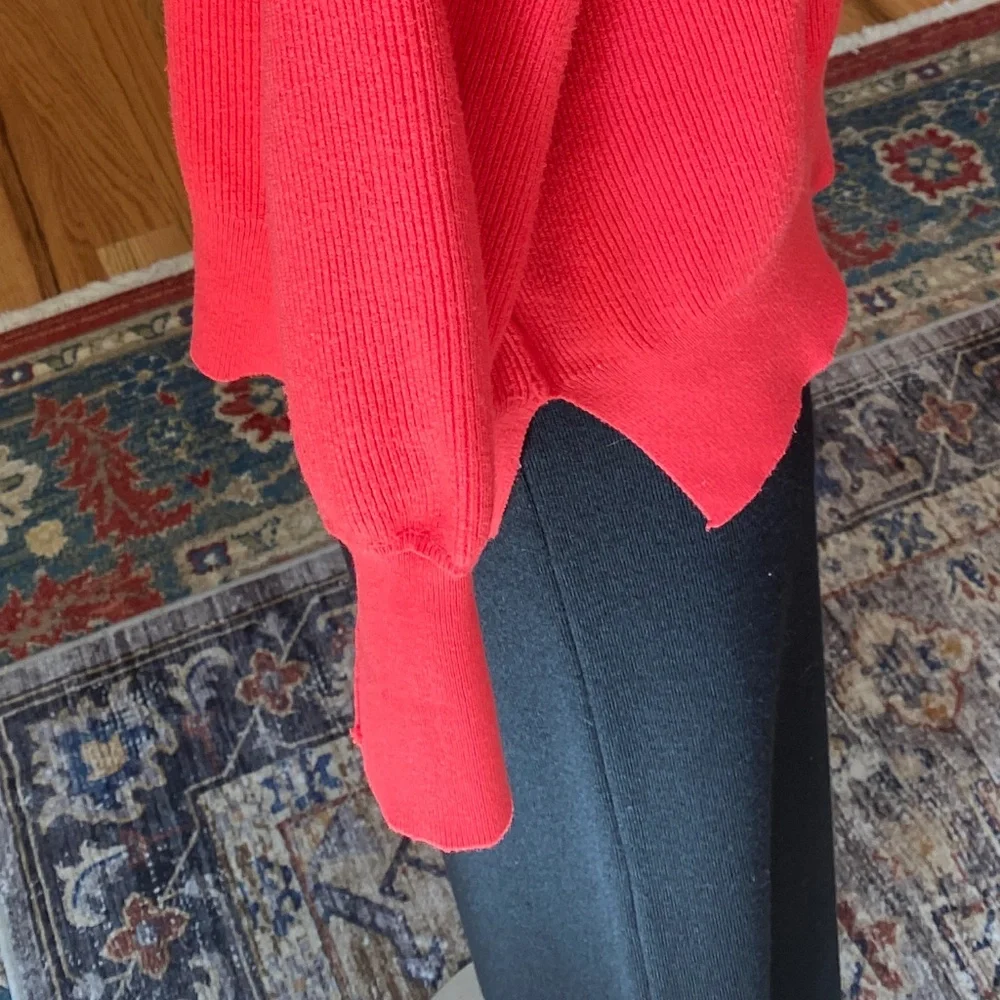 Amazon Coral/Red Sweater - Size L‎